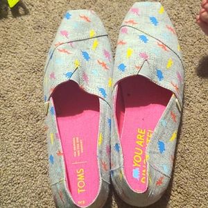 Toms dino flats size 8